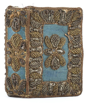 Stickereieinband über Le petit livre d'eglise