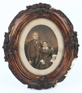 Doppelporträt des Ehepaares Preime auf Salzpapier. Gerahmt