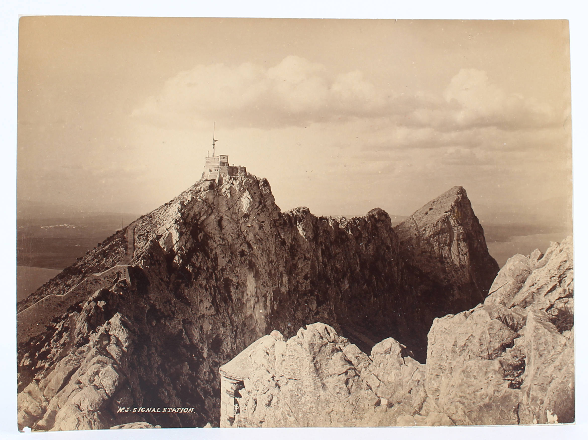 Gibraltar. 9 Fotografien auf 7 Bll.