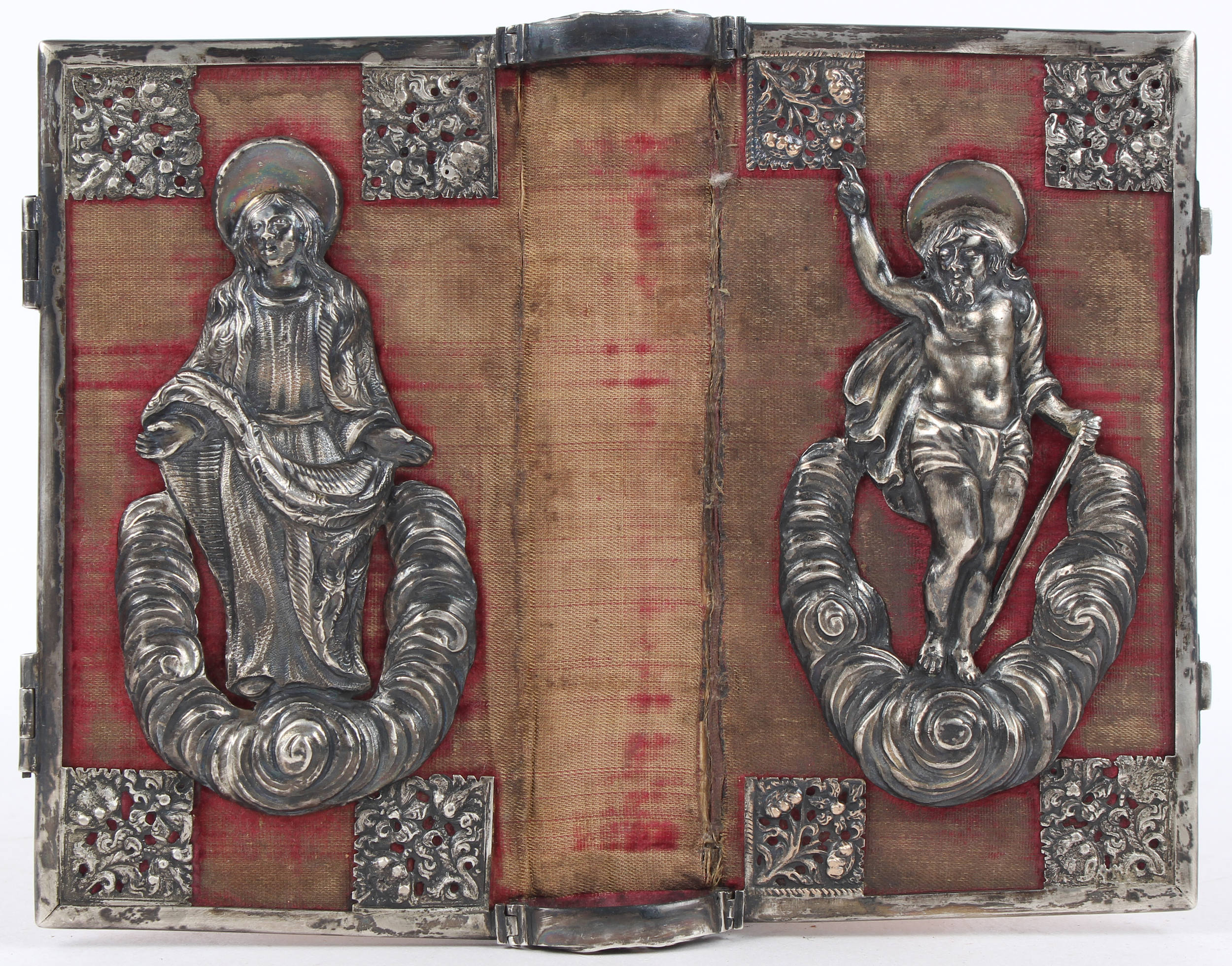 Silbereinband mit Figuren, 18. Jh. (Geistliches Haus-Buch)