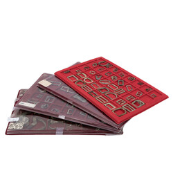 Sammlung historischer Gürtelschnallen, dazu Schmuck- und Fibelteile ...