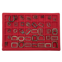 Sammlung historischer Gürtelschnallen, dazu Schmuck- und Fibelteile ...