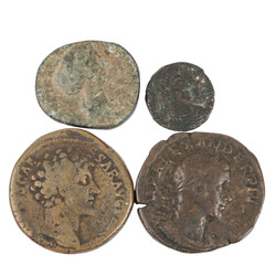 Römische Antike – vierteiliges Münzkonvolut, vertreten sind u. a. ...