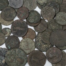 Roman Antiquity - A good 60 copper/bronze coins, mostly late Roman ...