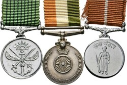 INDIEN  Konvolut von 7 Miniaturen unter anderem: Kriegsmedaille 1965, ...