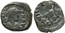 AE3/4 (1,9g) ca. 440-455 n. Chr. Roma, Büste mit Perlendiadem, ...