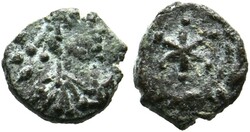 AE-Münze (0,63g) Büste mit Perlendiadem, Drapierung und Kürass / ...