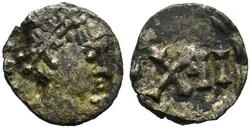 AR-Teilstück (12 Nummi?) (0,19g) Kopf mit Perlendiadem / XII im ...