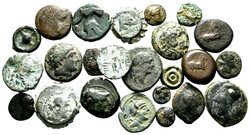 Lot Griechen (ca. 24) Lot von ca. 24 Bronzemünzen, darunter: Syrakus ...