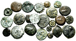 Lot Griechen (ca. 24) Lot von ca. 24 Bronzemünzen, darunter: Syrakus ...