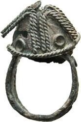 Islamischer Bronzering (32mm) ca. 17.19. Jh. n.Chr. Konischer Aufsatz ...