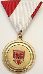 Ehrenmedaille der Stadt Bruck an der Leitha. Bronze vergoldet, ...