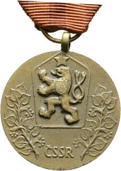 Konvolut von 7 Stück Absolventen Abzeichen der Militärakademie, 2x ...