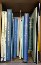 8700320: Literature Handbooks of the World