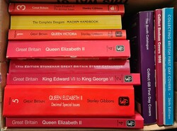 GREAT BRITAIN: Carton containing a selection of GB catalogues. Mainly ...