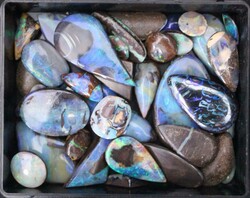 Queensland boulder various colours and shapes. (32 pieces)