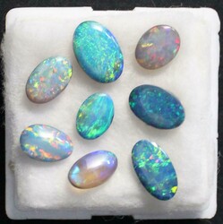 Doublet ovals, total 11 carats, 'A' to Gem grades. (8)