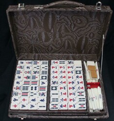 Vintage games comprising Table Croquet, Mahjong, Cribbage board, Go & ...