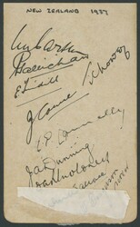 Autographs 1938 Australian team on two autograph pages, 16 signatures ...
