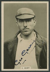 1928 cricket sets comprising Millhoff 'Famous Test Cricketers' small ...