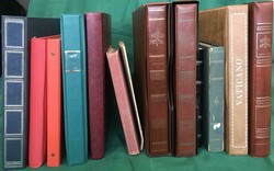 Vaticano - 2 scatoloni con 5 album + 7 classificatori di francobolli ...