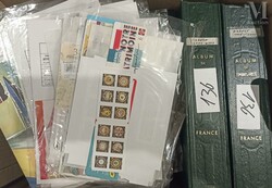 Collection en 4 classeurs Yvert 1975-2018, Poste, PA, carnets, BF. On ...