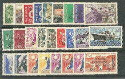 1re surcharge "Algérie française 13 Mai 1958". 21 ex Poste et 5 ex ...