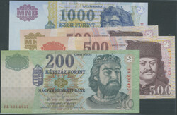 Ungarn, Lot 4 St: 200 Forint 2003 (P-187c); 500 Forint 1998 (P-179a) ...