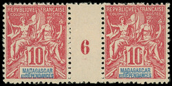 MADAGASCAR 43 : 10c. rouge, PAIRE Mill.6, 1 ex. ANNEAU LUNE, TB