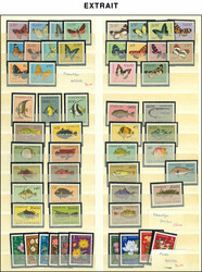 2 classeurs de Thématiques */**, dont série Oiseaux de Monaco, TB