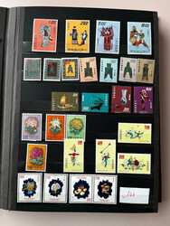 Collection: 1958-1992, stockbook with hundreds of mint ** MNH stamps, ...