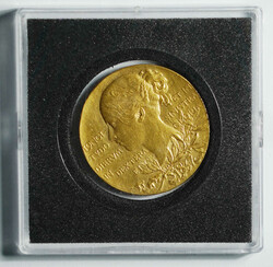 1897 Britain QV Diamond Jubilee Gold Medallion. Royal mint. 26mm, 13g ...