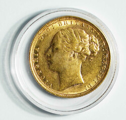 1872 Britain QV "St George" gold Sovereign (KM752). Royal mint. 22mm, ...