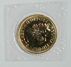 2009 Britain QEII gold Sovereign (KM1002). Royal mint. 22mm, 7.988g. ...