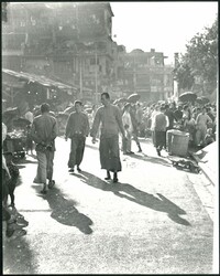 1950s large size press photo (24x20cm) showing open market street ...