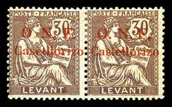 N°22a, 30c Mouchon: Erreur, surcharge Casetlorizo tenant à normal. ...