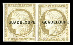 N°12ea, 30c GUADBLOUPE tenant à normal en paire quasi **. SUPERBE. ...