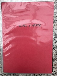 Kleine Sammlung von 76 Weinetiketten von Italien in 2 Ringheftern. ...