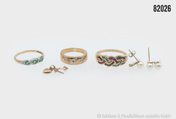 Goldschmuck 333er Gold, dabei 3 Ringe, 2 Paar Ohrstecker und ...