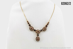 Collier mit Armband, 333 GG mit Granaten, Gesamtgewicht ca. 52,8 g, ...