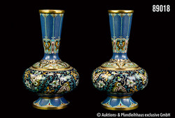 Paar Emaille Cloisonné Vasen, bauchige Form mit schlankem Hals, ...