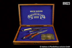 Buck Set 4 Taschenmesser und Gürtelschnalle, Klingen mit floraler ...