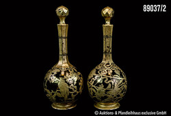 Paar Glaskaraffen mit silberradierten Portraits eines Ehepaares, ...