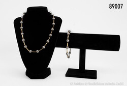 550.30: Schmuck, Ketten / Colliers / Anhänger