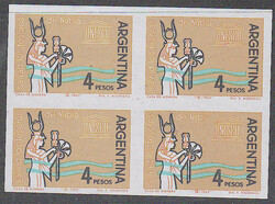 ARGENTINE - ** - N°674 - en 4 blocs de 4 - essais de couleur - TB