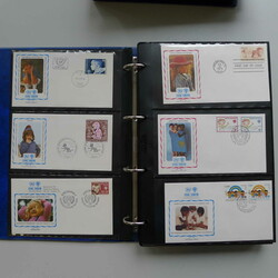 1979, JAHR DES KINDES, 3 Alben, ca. 300 Belege, toll illustriert und ...