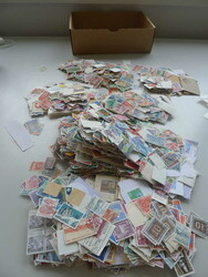 1862-2000, x-1000 eher x-10'000 Marken in Kiste ab alt, diverse ...