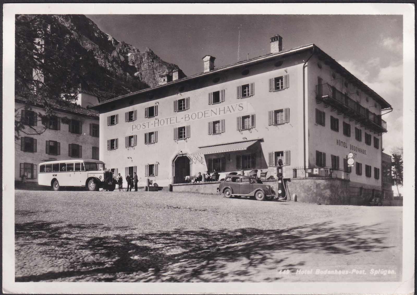 GRAUBÜNDEN, Splügen 1943 (Post-Hotel Bodenhaus) mit Postauto, ...