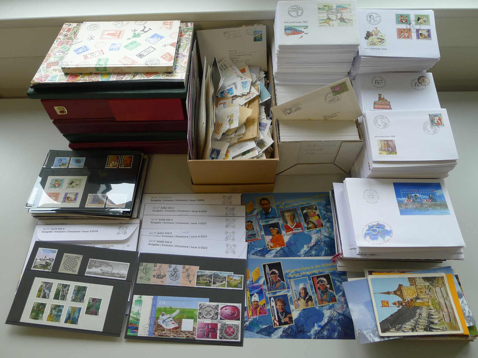 1960-2023, Nachlass-SAMMLUNG in einer Kiste mit vielen kompletten ...