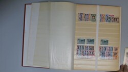 Netter Bestand postfrischer Ausgaben in einem älteren Steckbuch, im ...